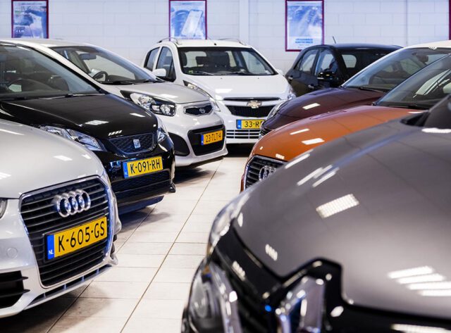 Braat Auto's - Showroom binnen