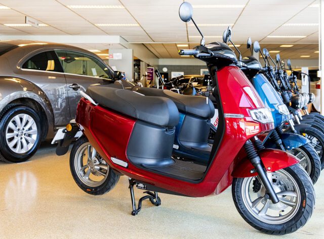 Braat Auto's - Showroom E-scooters